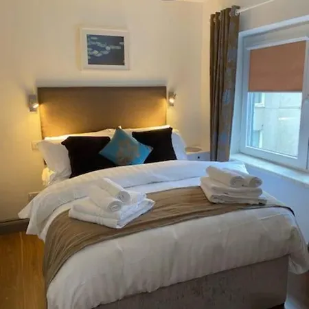 Location, Location - Modern 2 Bed Apt In Killarney Exterior photo