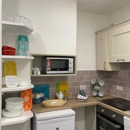Location, Location - Modern 2 Bed Apt In Killarney Exterior photo