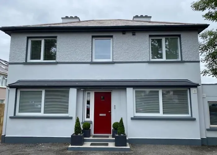 Location, Location - Modern 2 Bed Apt In Killarney